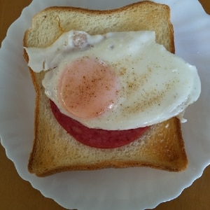 朝食に☆ボロニアソーセージのエッグトースト